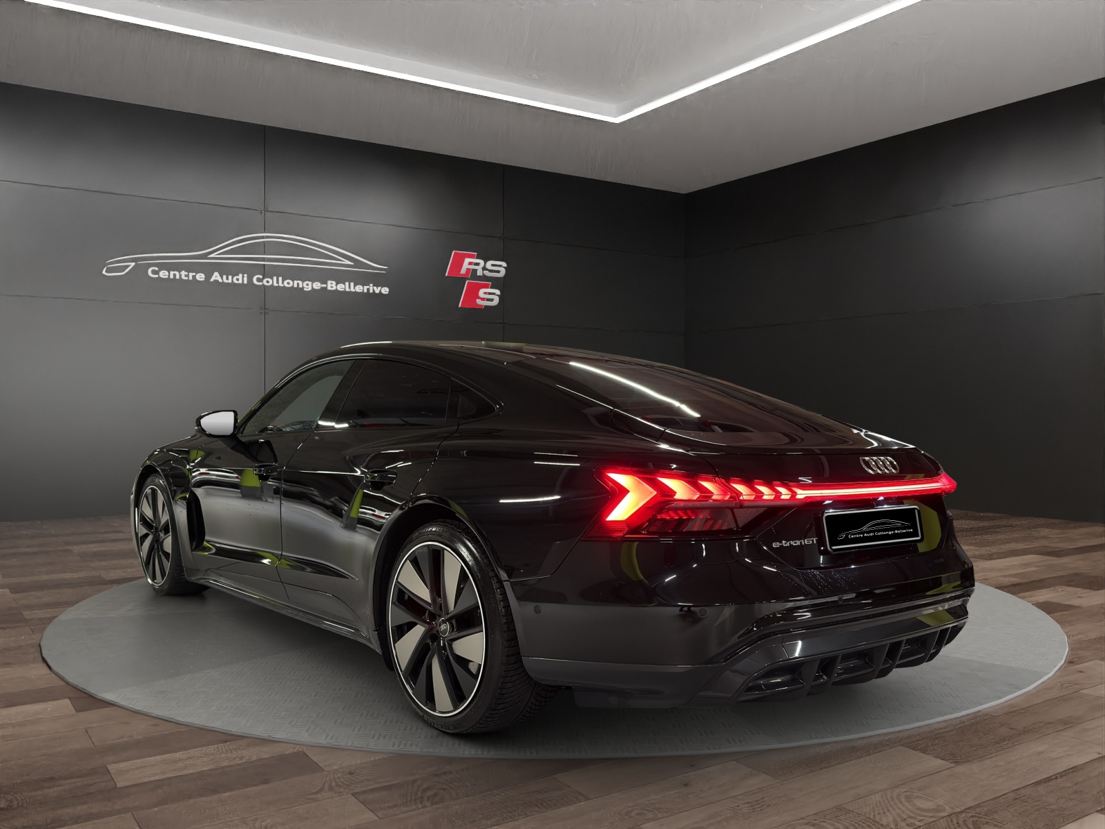AUDI e-tron GT quattro-showroom-element-3