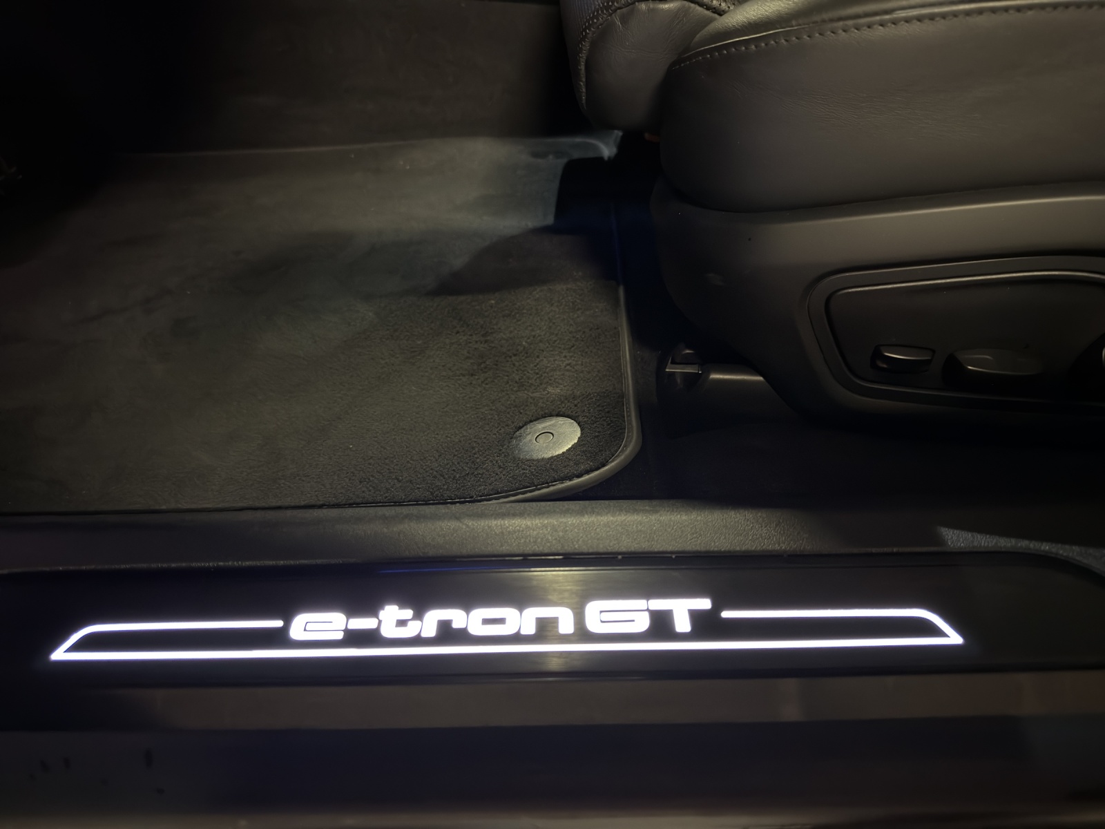 AUDI e-tron GT quattro-image-21