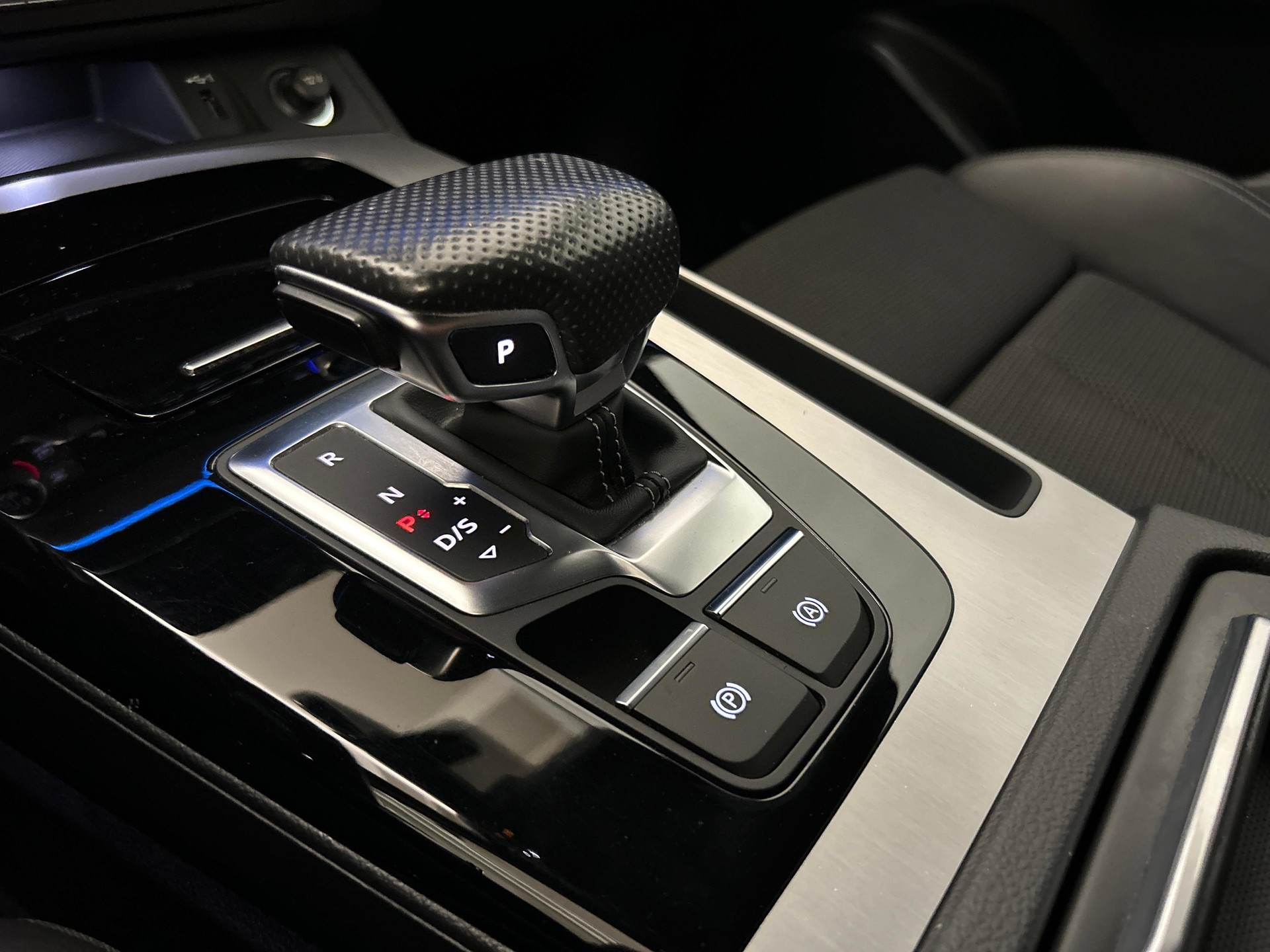 AUDI Q5 Sportback 2.0 40 TDI S Line quattro S-Tronic-image-13