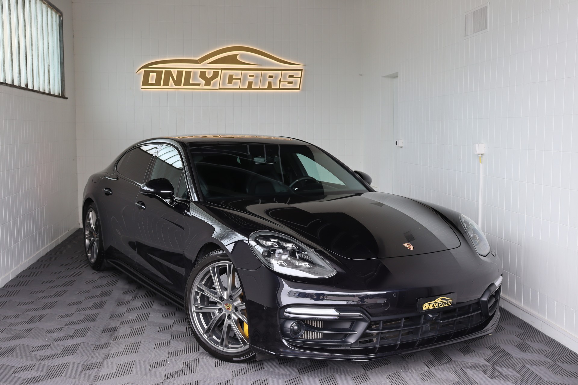 PORSCHE PANAMERA TURBO S EXECUTIVE E-HYBRID PDK * APPROVED GARATNIE BIS 10.2027 * LANGVERSION * PCCB * SPORTCHRONO * EINZIGARTIG *-image-0