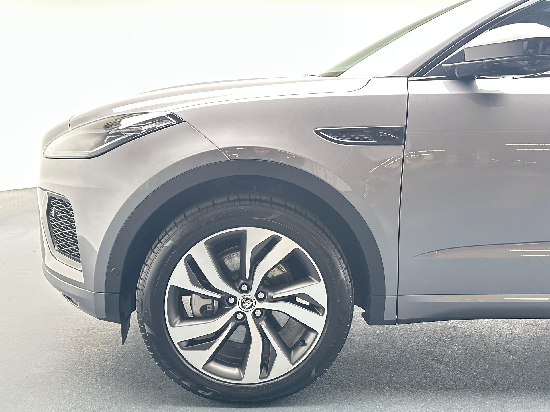 JAGUAR E-Pace 1.5 T 300e R-Dynamic SE AWD-image-2