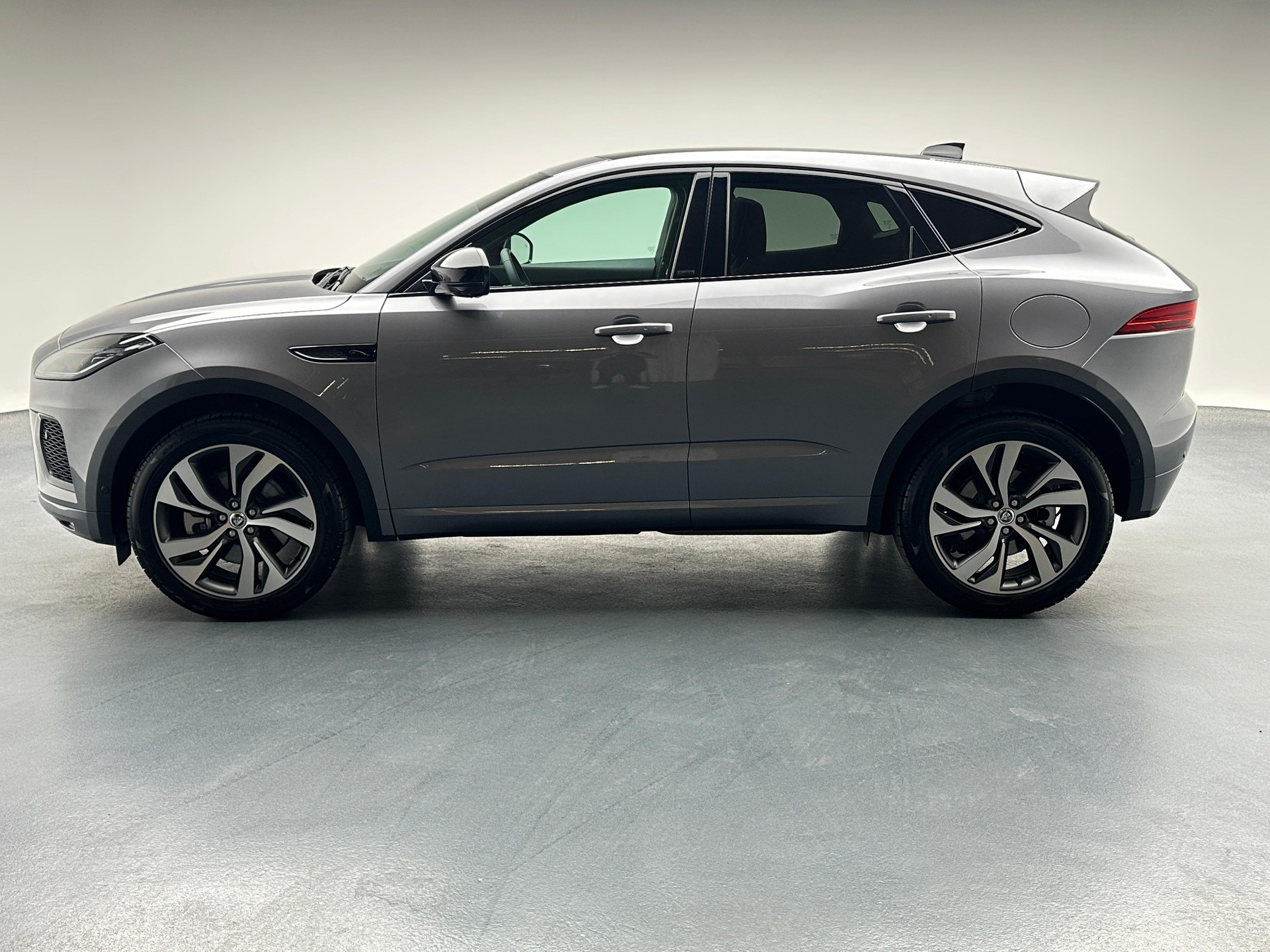 JAGUAR E-Pace 1.5 T 300e R-Dynamic SE AWD-image-3