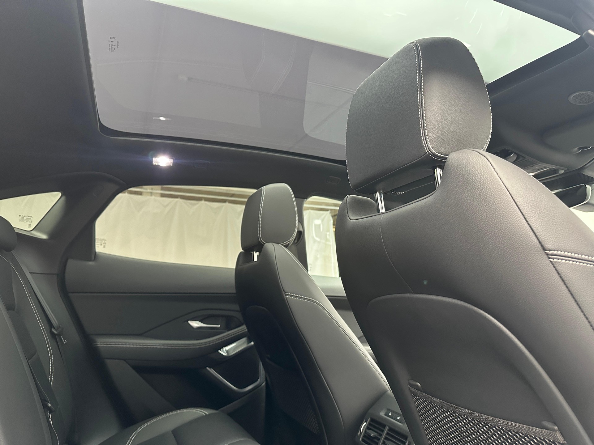 JAGUAR E-Pace 1.5 T 300e R-Dynamic SE AWD-image-12