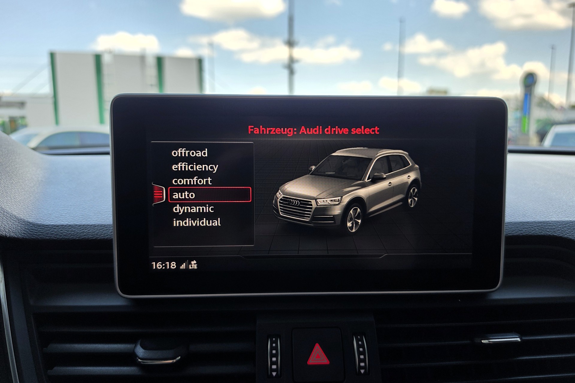 AUDI Q5 40 TDI Sport quattro S-Tronic-image-12