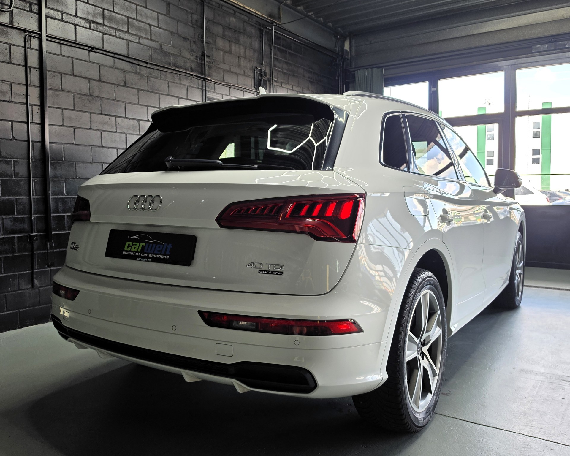 AUDI Q5 40 TDI Sport quattro S-Tronic-image-2