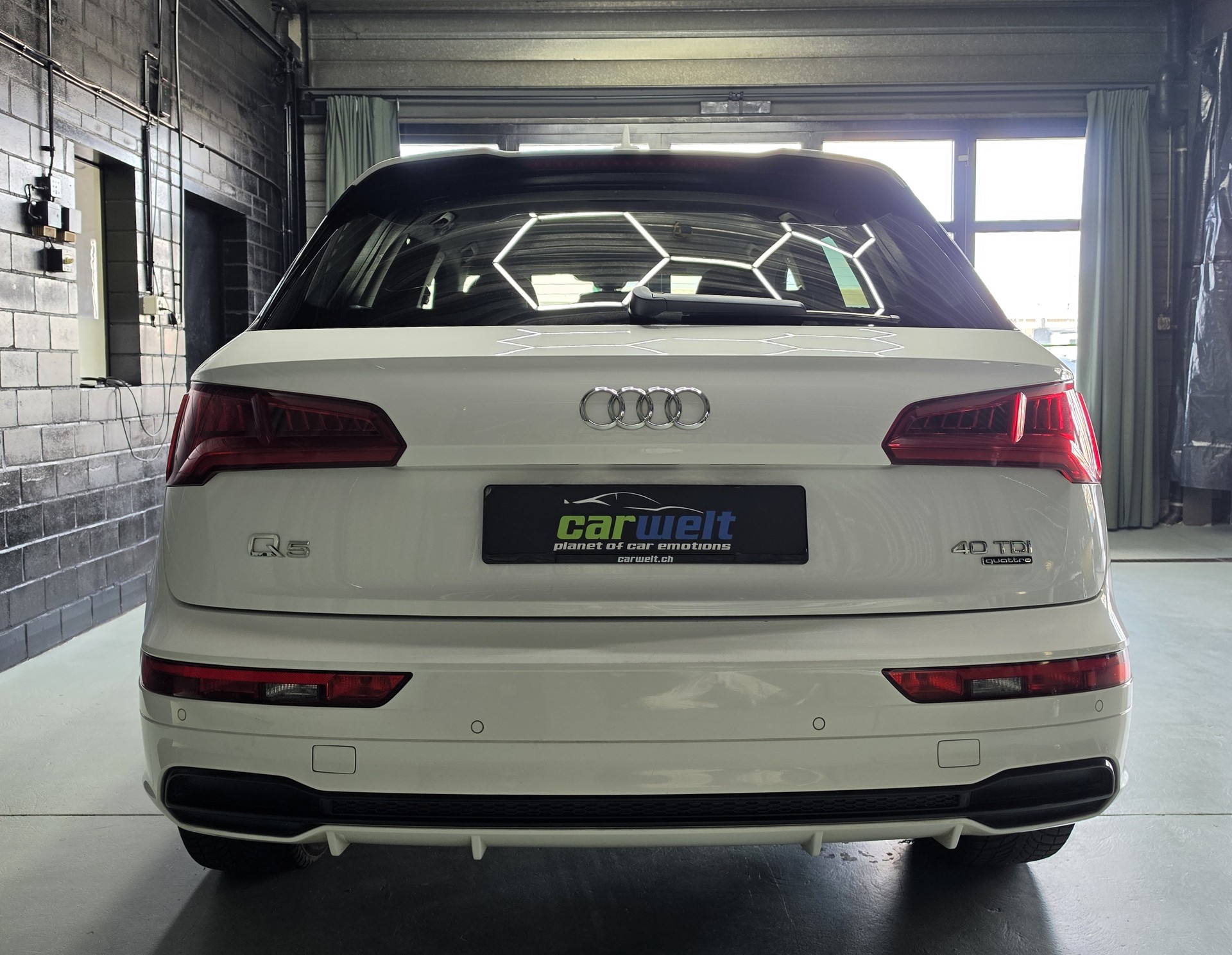 AUDI Q5 40 TDI Sport quattro S-Tronic-image-3