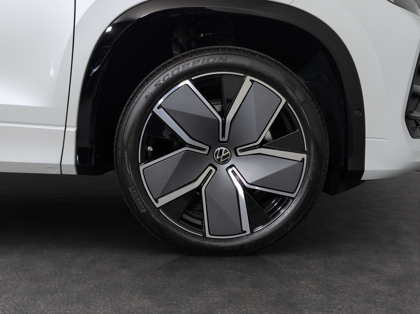 VW Tayron 2.0 TSI R-Line United DSG 4Motion-image-4