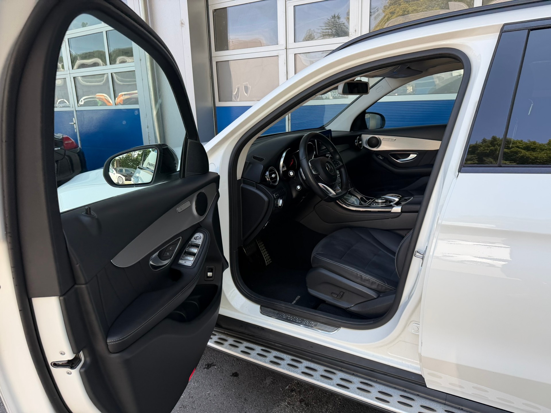 MERCEDES-BENZ GLC 250 d AMG Line 4Matic 9G-Tronic-image-4