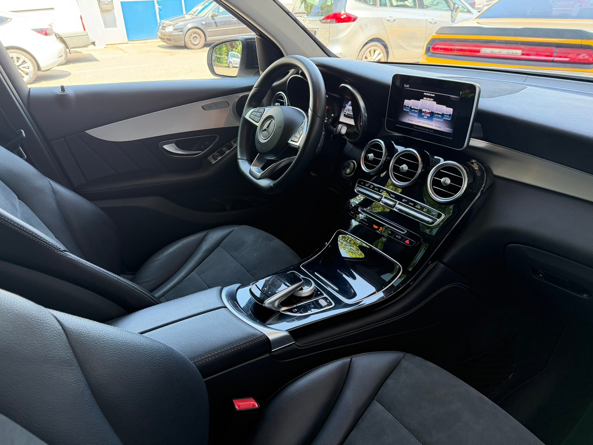 MERCEDES-BENZ GLC 250 d AMG Line 4Matic 9G-Tronic-image-6