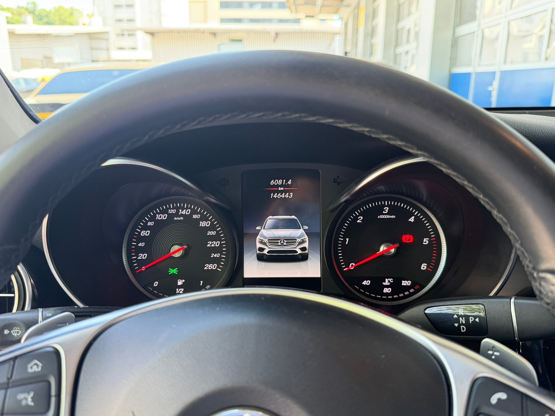 MERCEDES-BENZ GLC 250 d AMG Line 4Matic 9G-Tronic-image-9