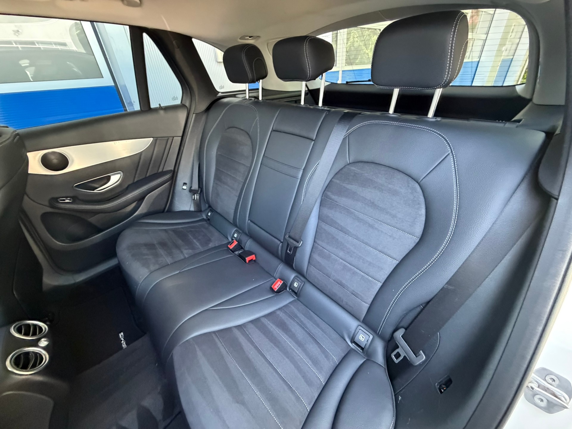 MERCEDES-BENZ GLC 250 d AMG Line 4Matic 9G-Tronic-image-11