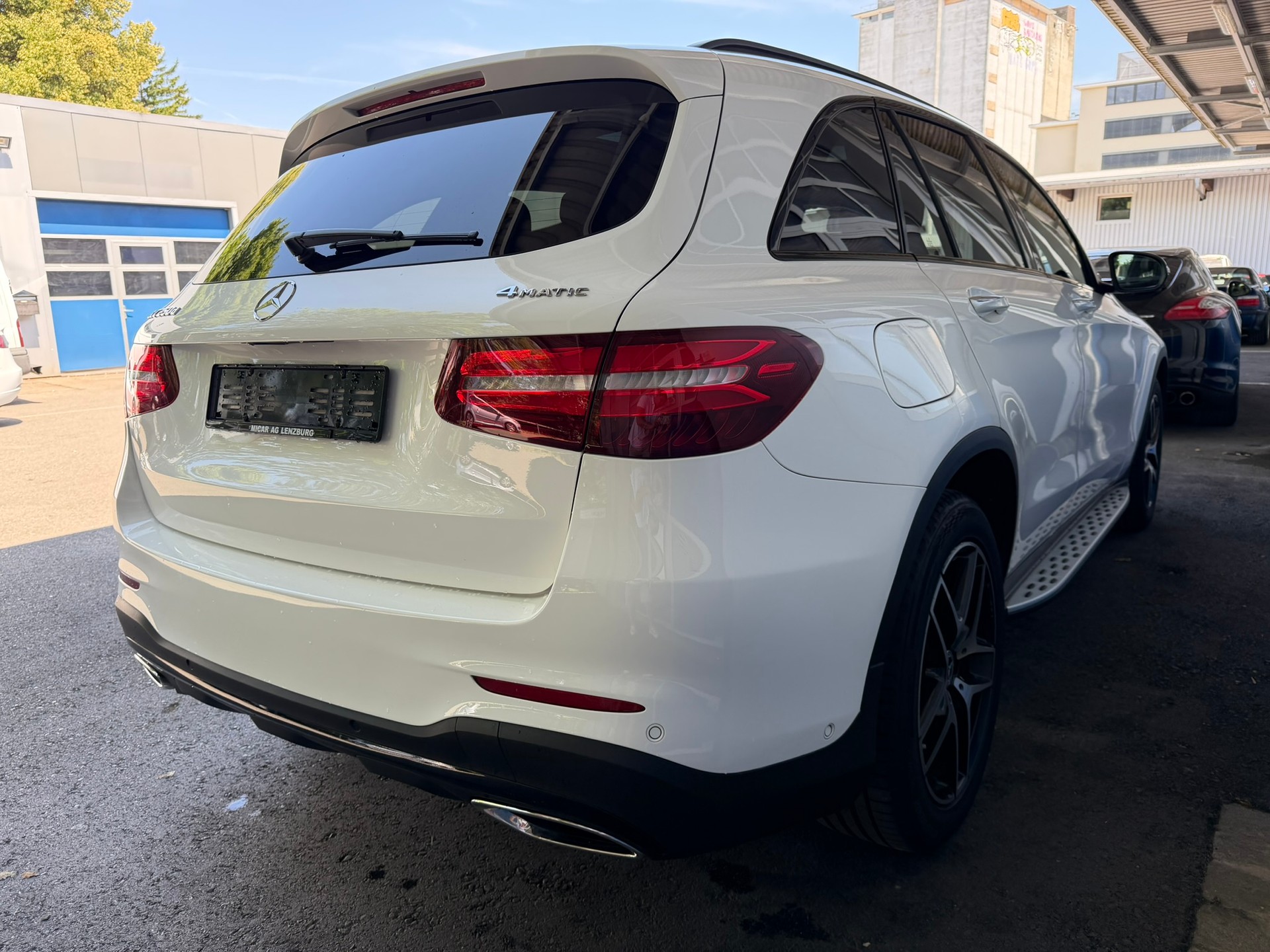 MERCEDES-BENZ GLC 250 d AMG Line 4Matic 9G-Tronic-image-2