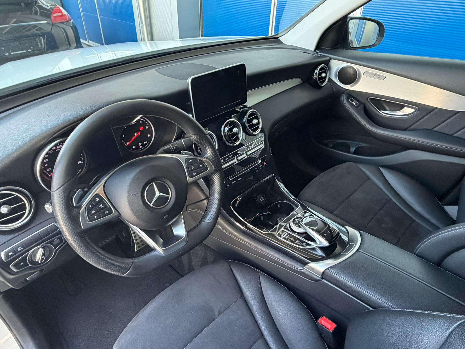 MERCEDES-BENZ GLC 250 d AMG Line 4Matic 9G-Tronic-image-7