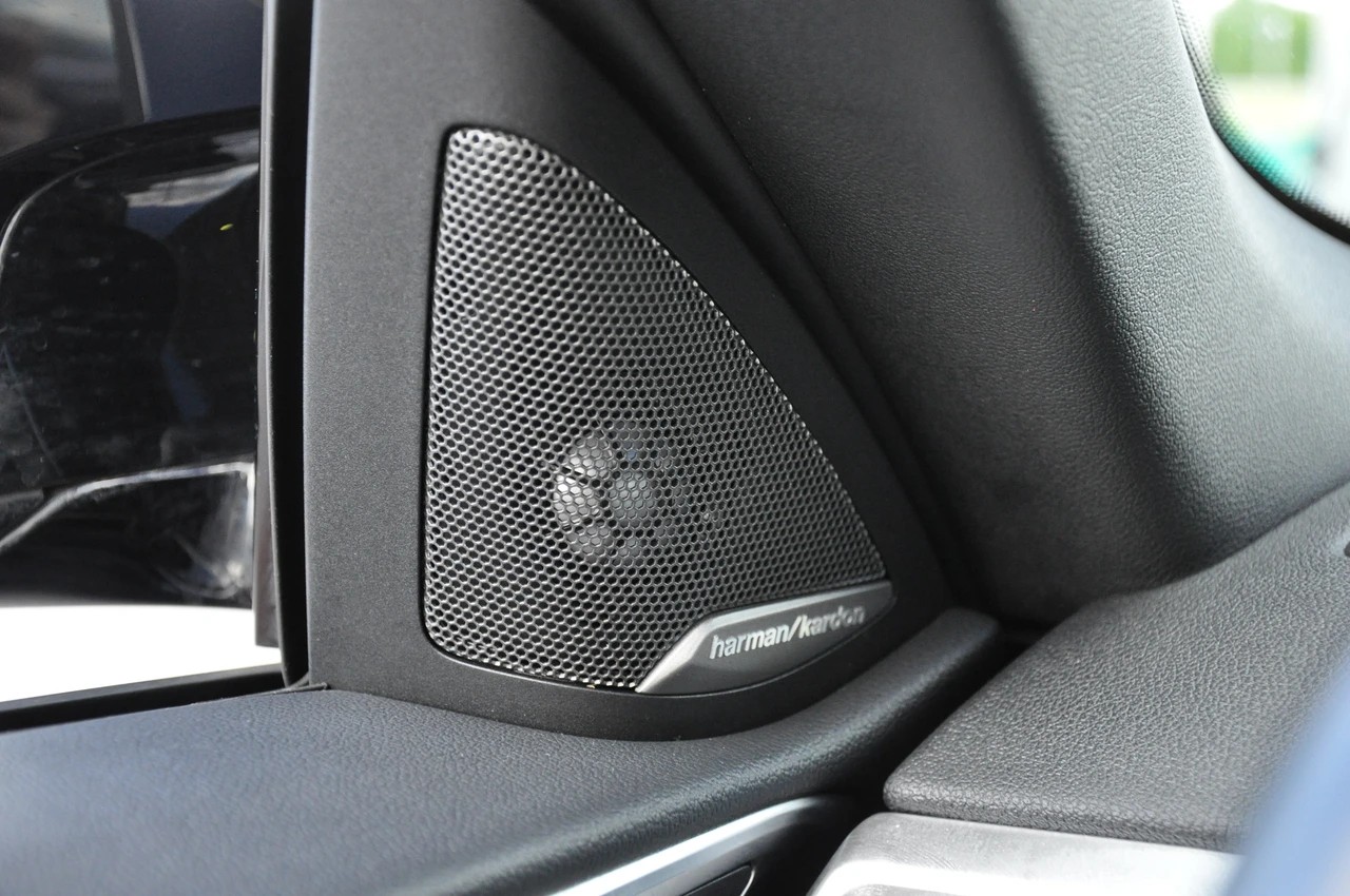 BMW M4 Cabrio Competition M xDrive-image-19