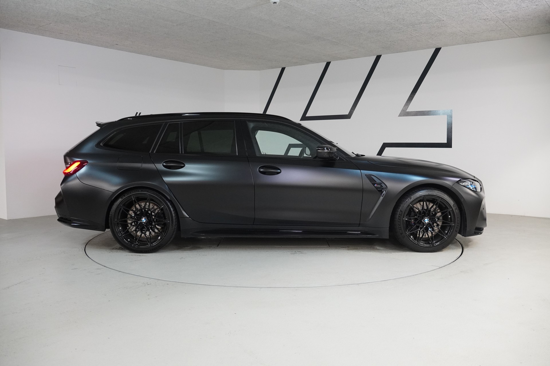 BMW M3 Touring xDrive Competition M-image-7