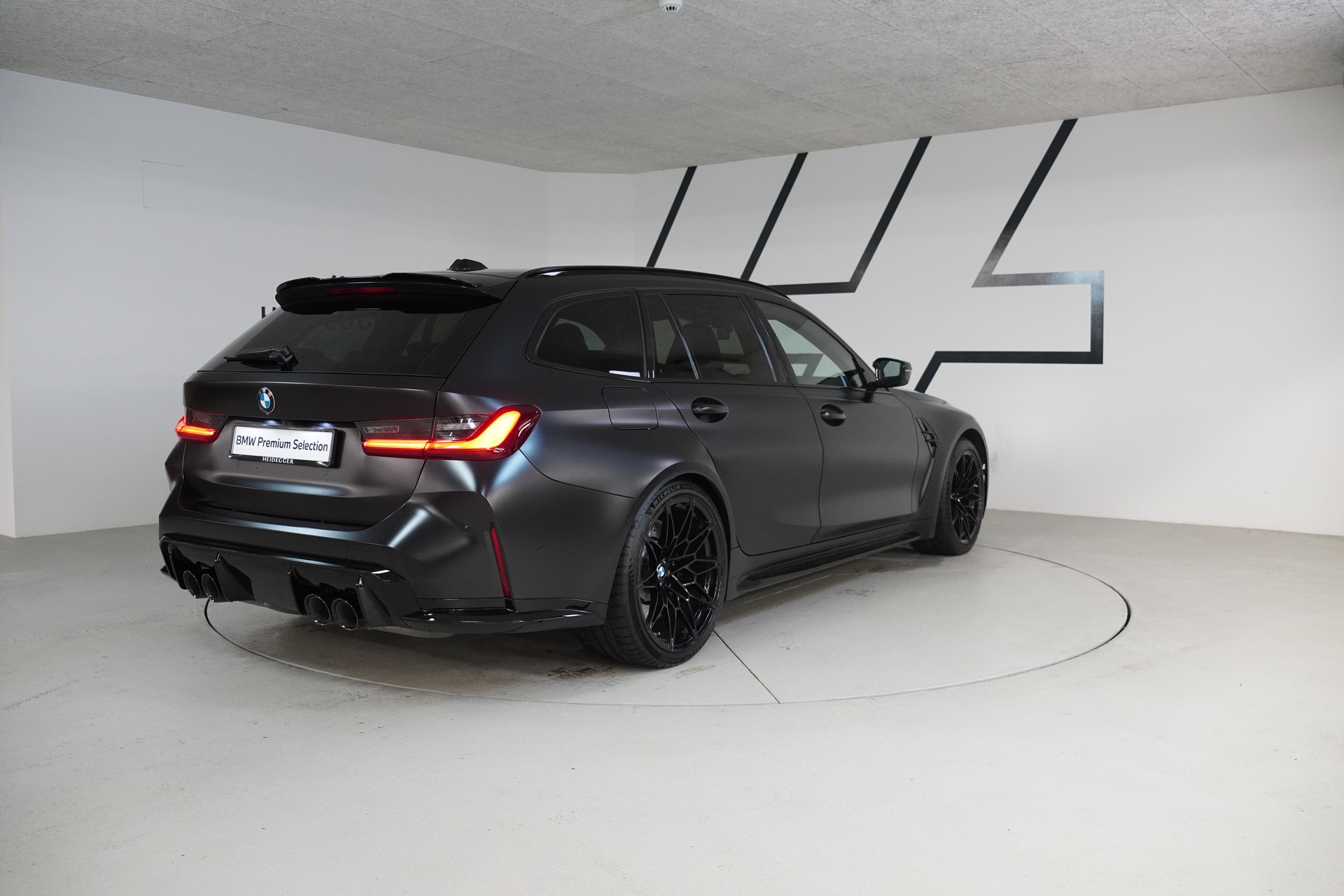 BMW M3 Touring xDrive Competition M-image-6