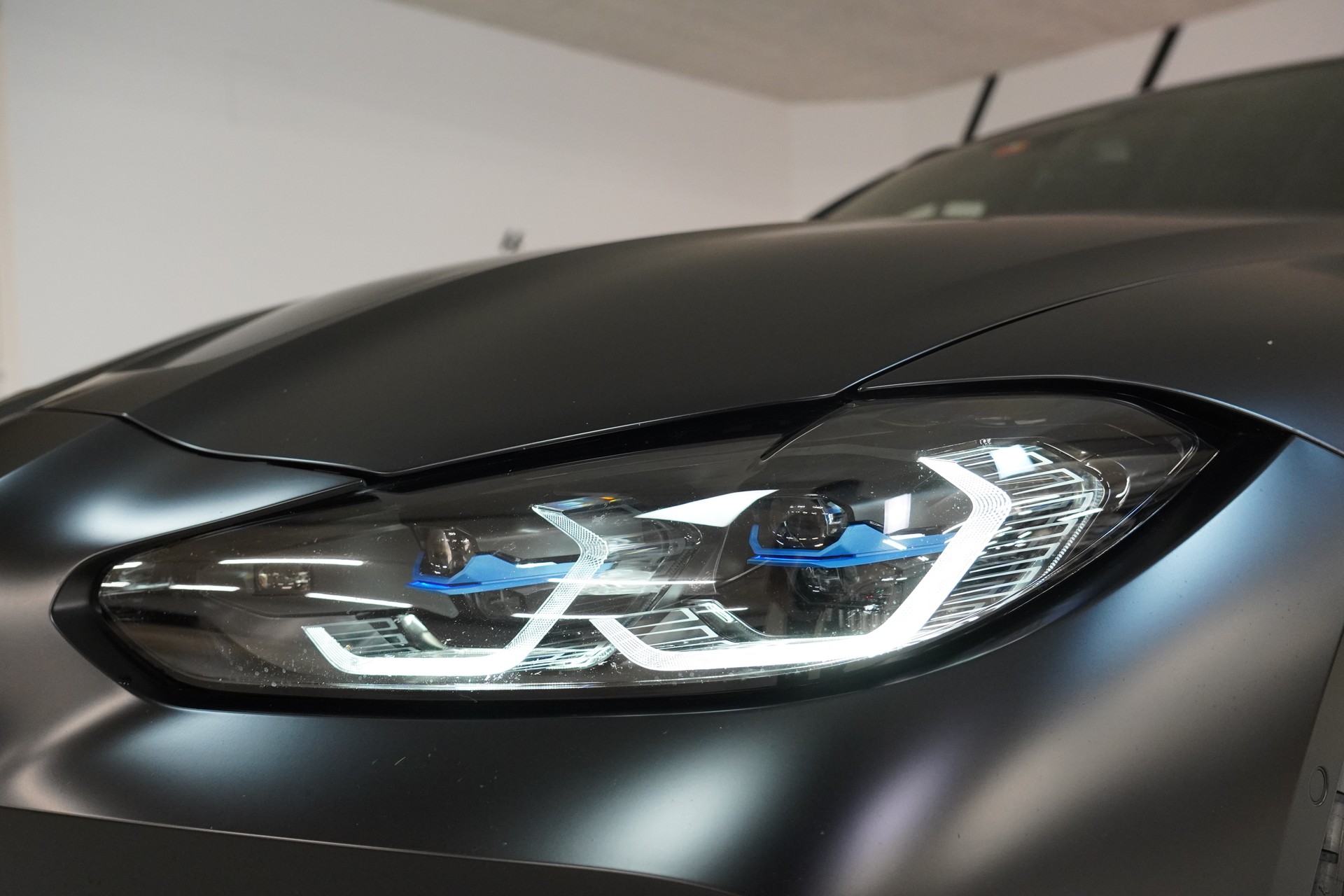 BMW M3 Touring xDrive Competition M-image-8