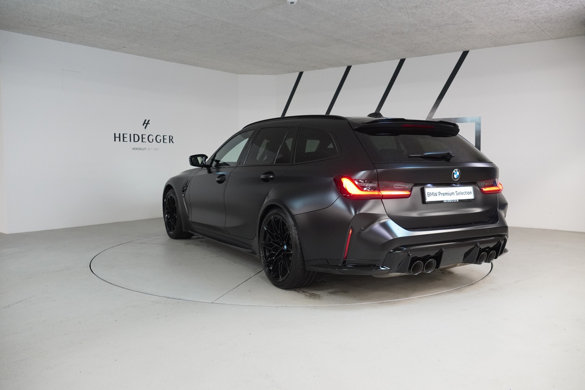 BMW M3 Touring xDrive Competition M-image-4
