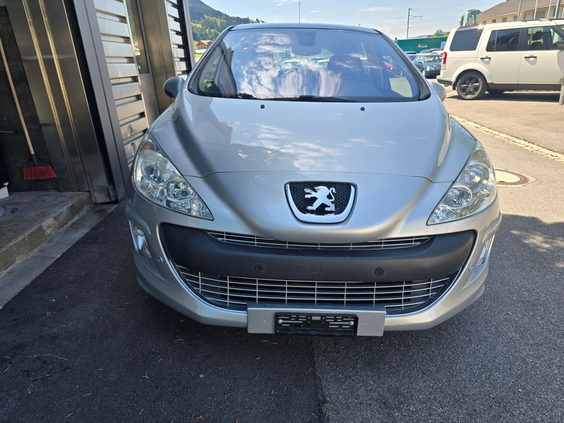 PEUGEOT 308 2.0 HDI Black&Silver Automatic-image-0