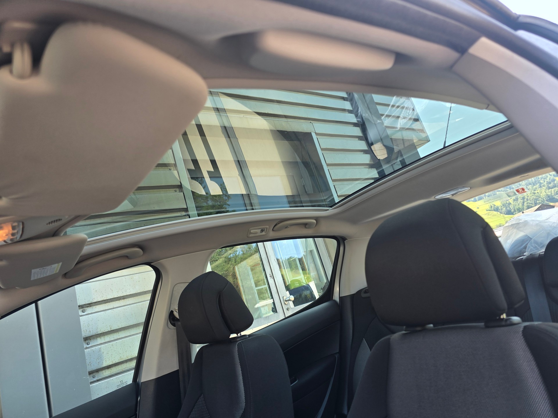 PEUGEOT 308 2.0 HDI Black&Silver Automatic-image-9