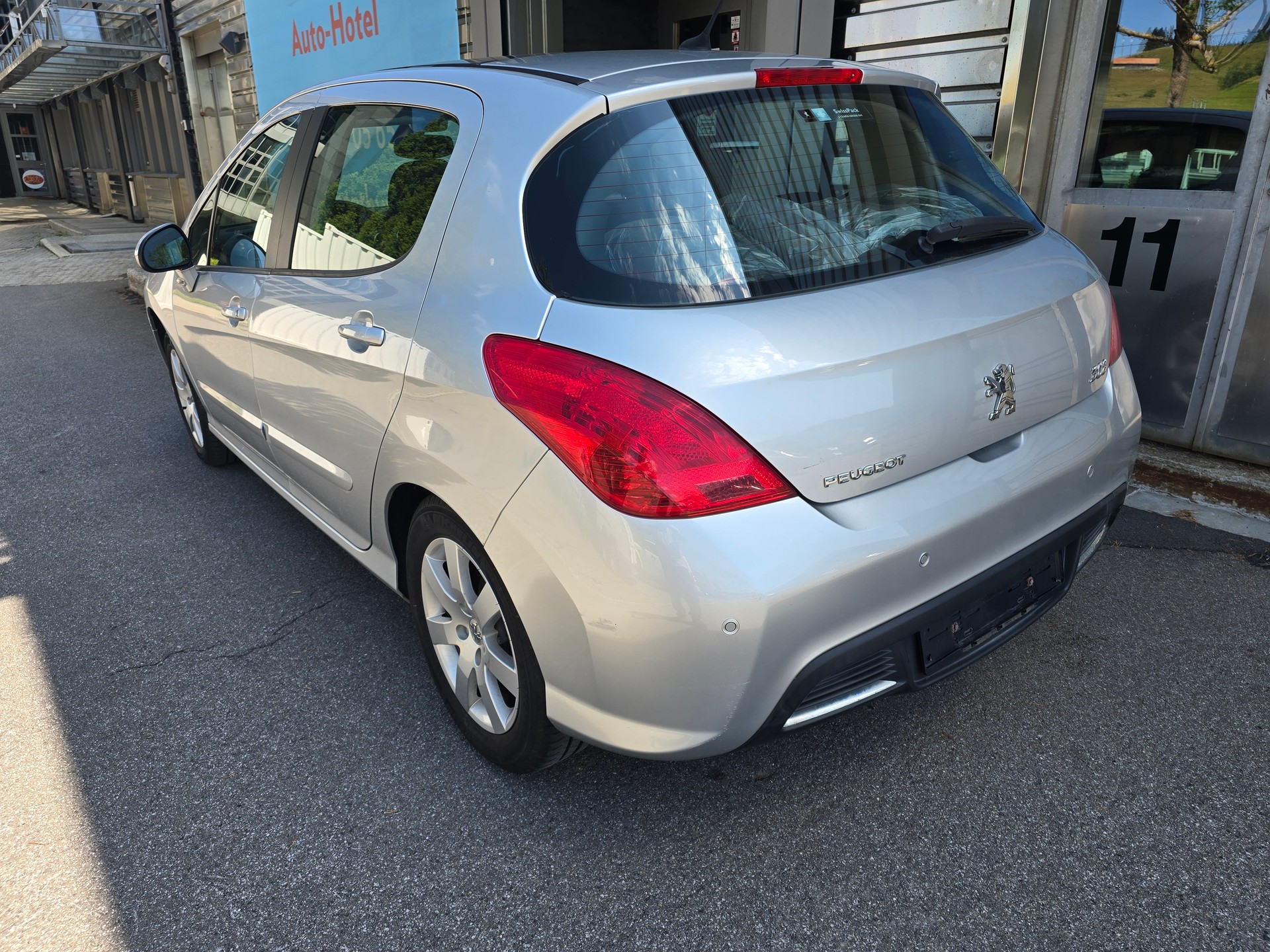 PEUGEOT 308 2.0 HDI Black&Silver Automatic-image-6