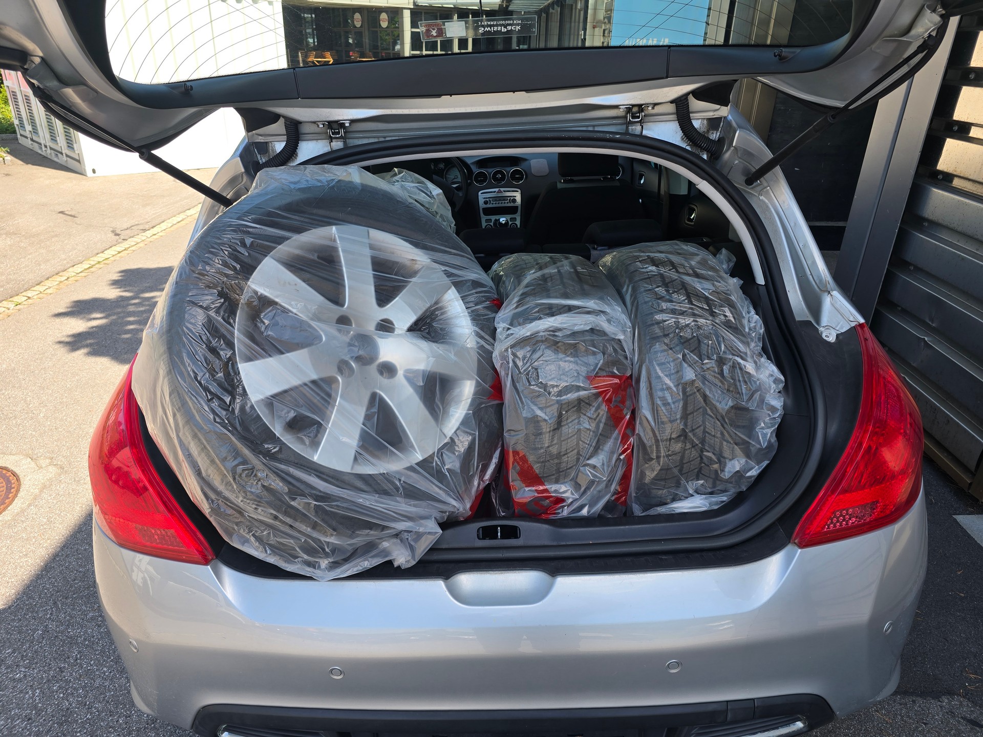 PEUGEOT 308 2.0 HDI Black&Silver Automatic-image-12