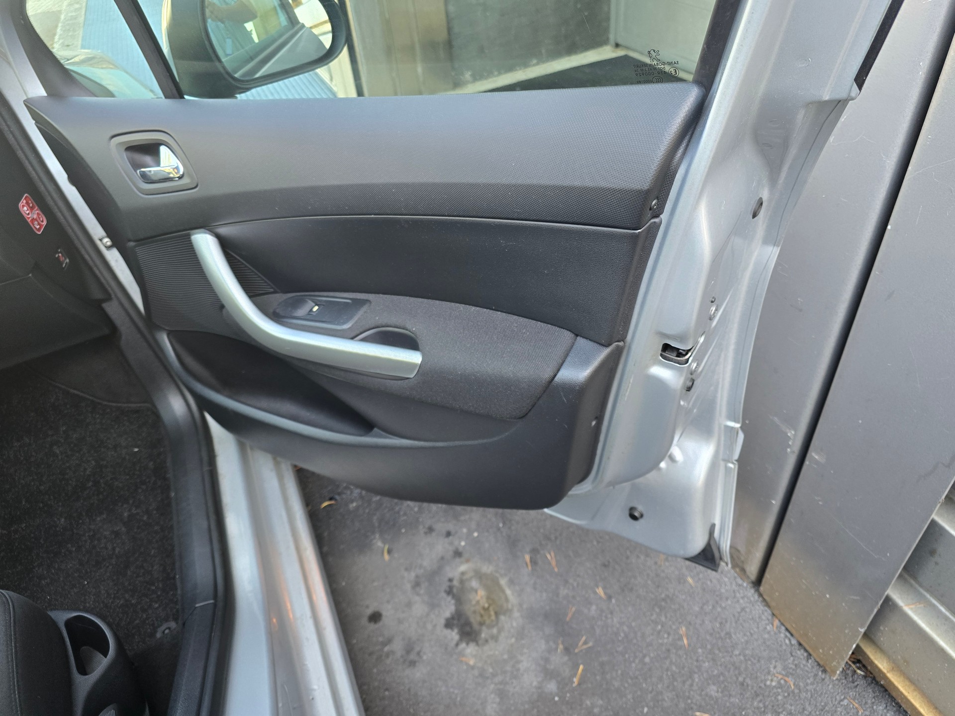 PEUGEOT 308 2.0 HDI Black&Silver Automatic-image-13