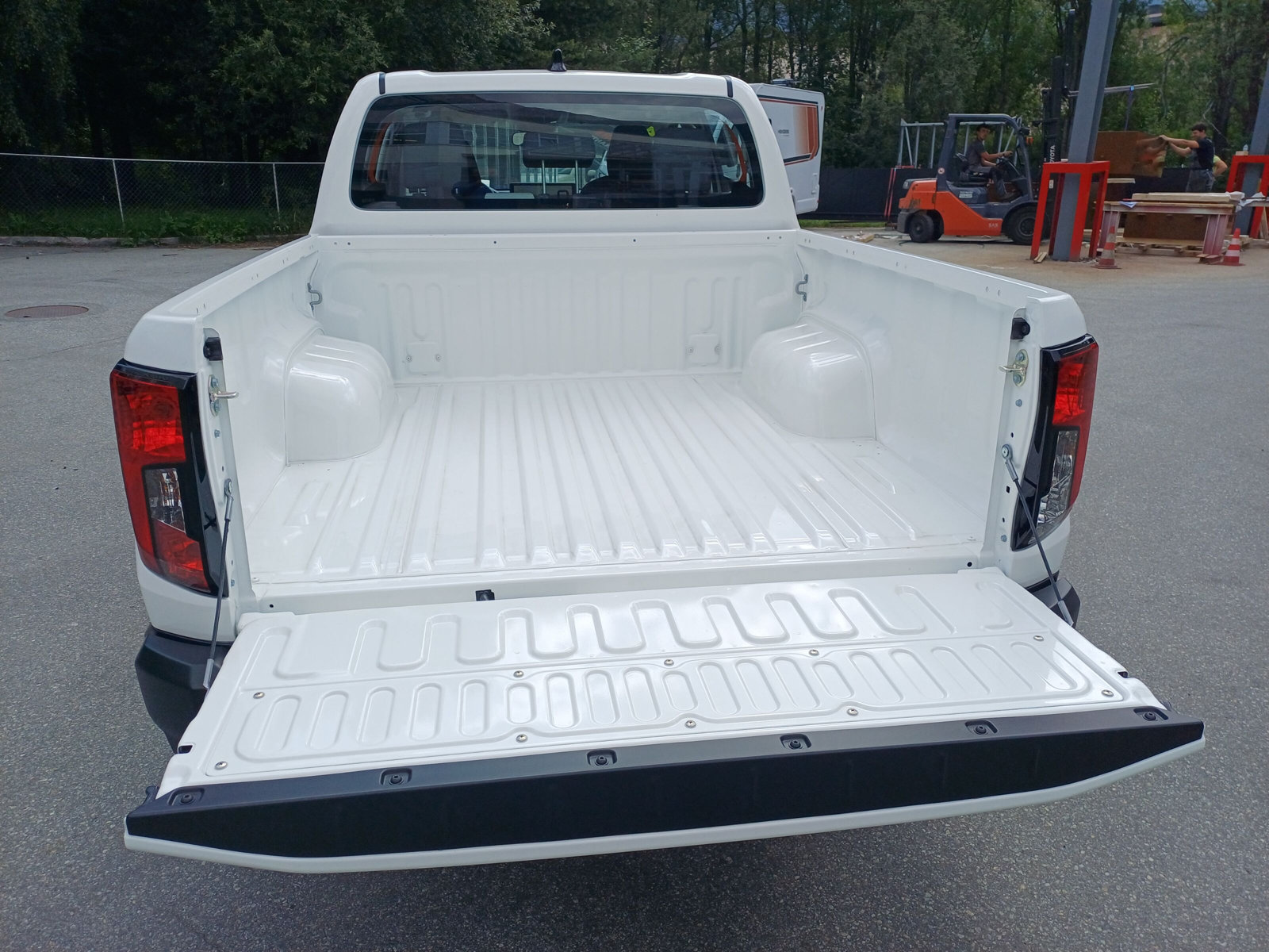 TOYOTA Hilux Double Cab.-Pick-up 59KWh Comfort-image-5