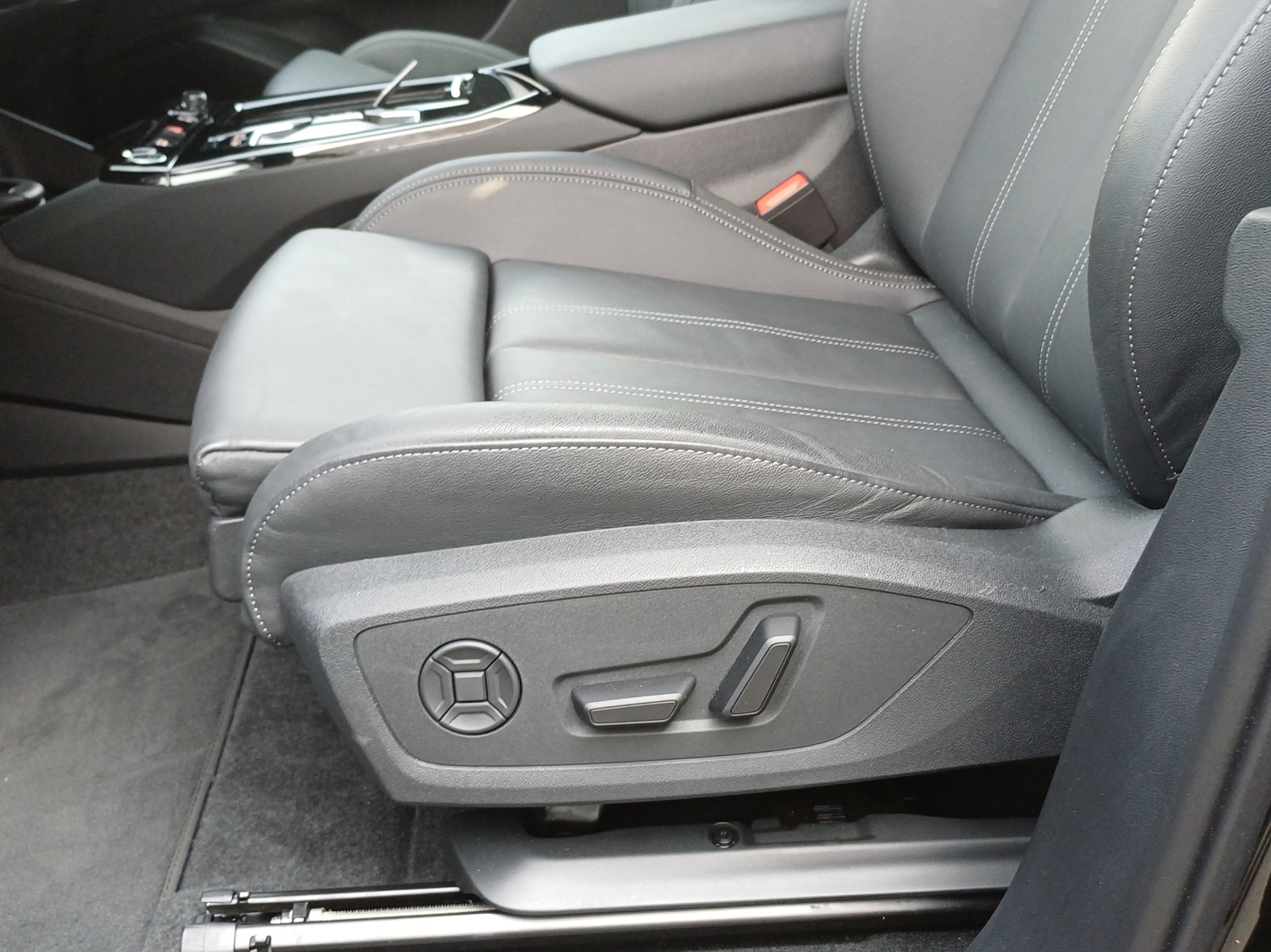 AUDI Q6 e-tron quattro-image-15