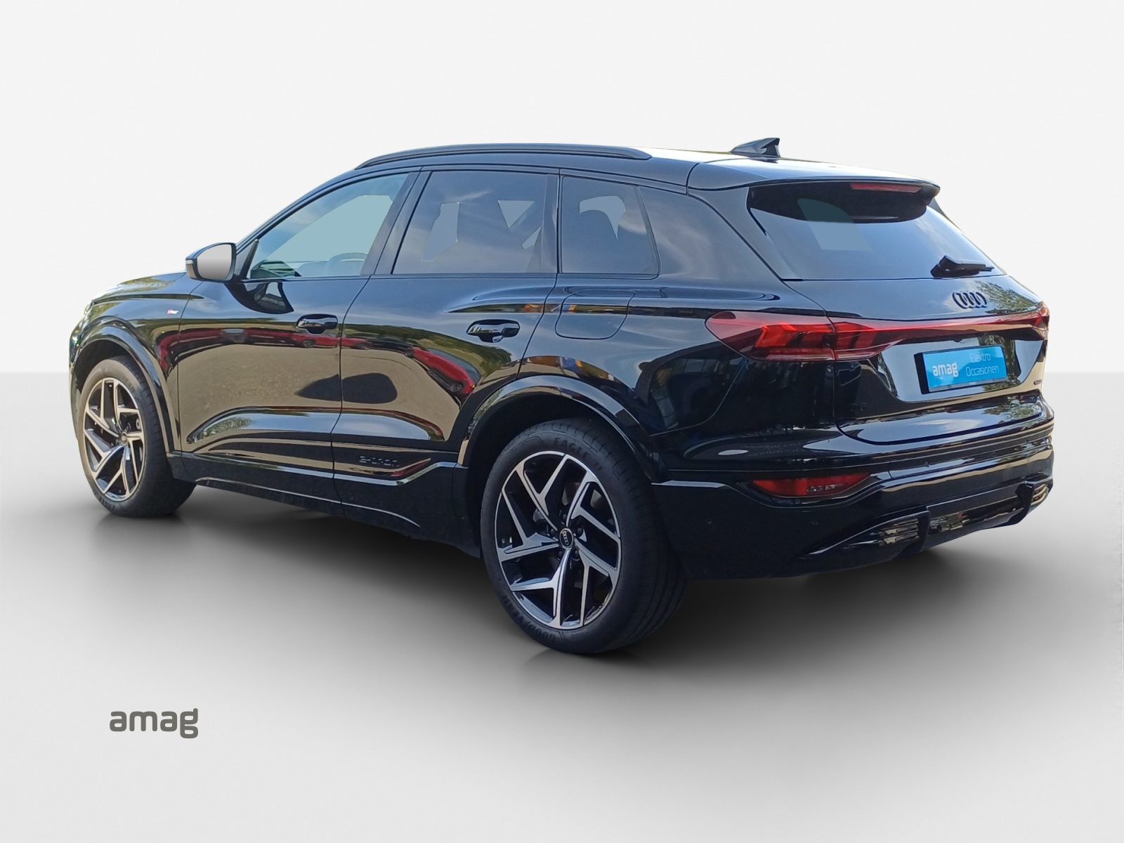 AUDI Q6 e-tron quattro-image-2