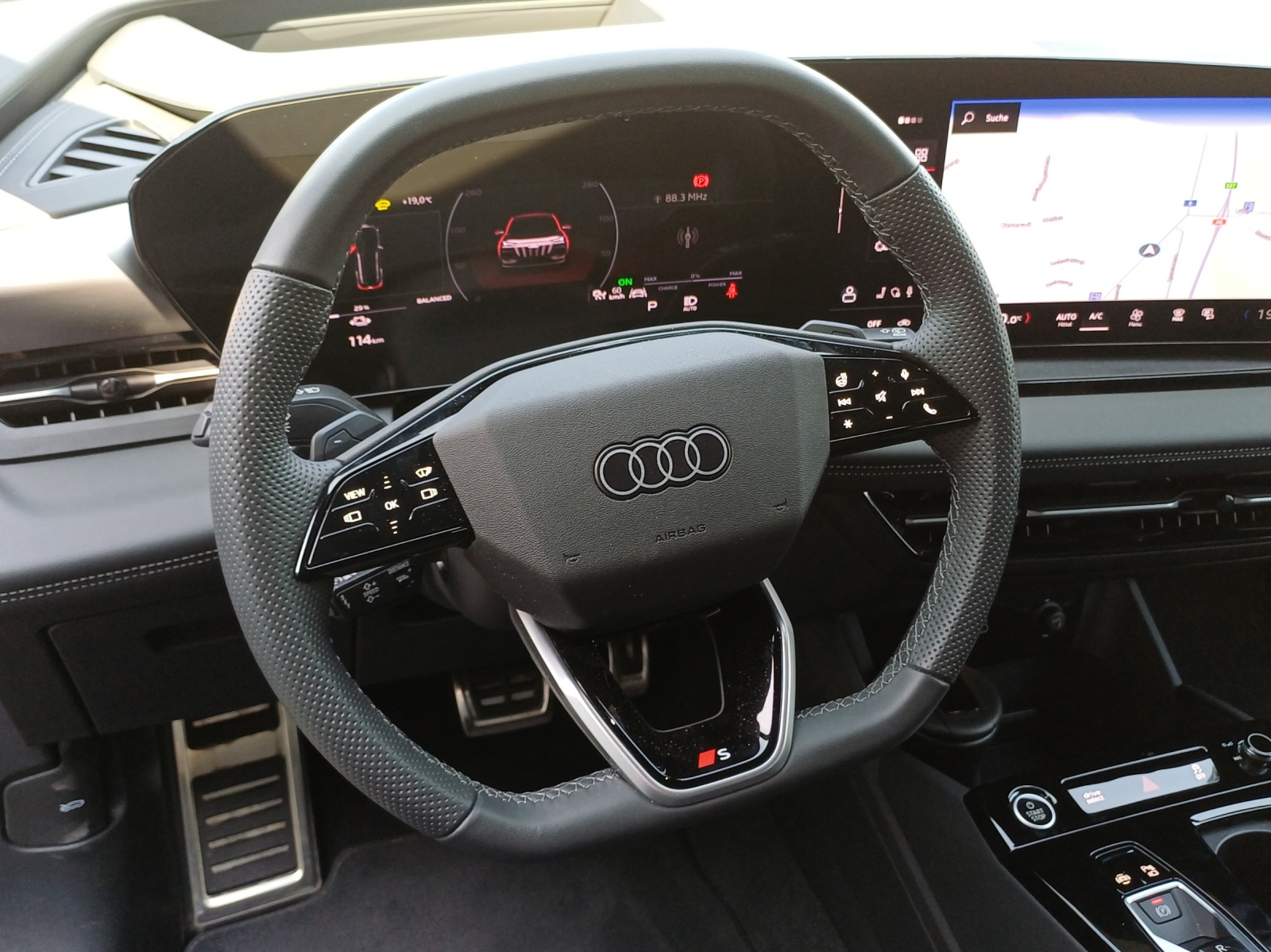 AUDI Q6 e-tron quattro-image-10