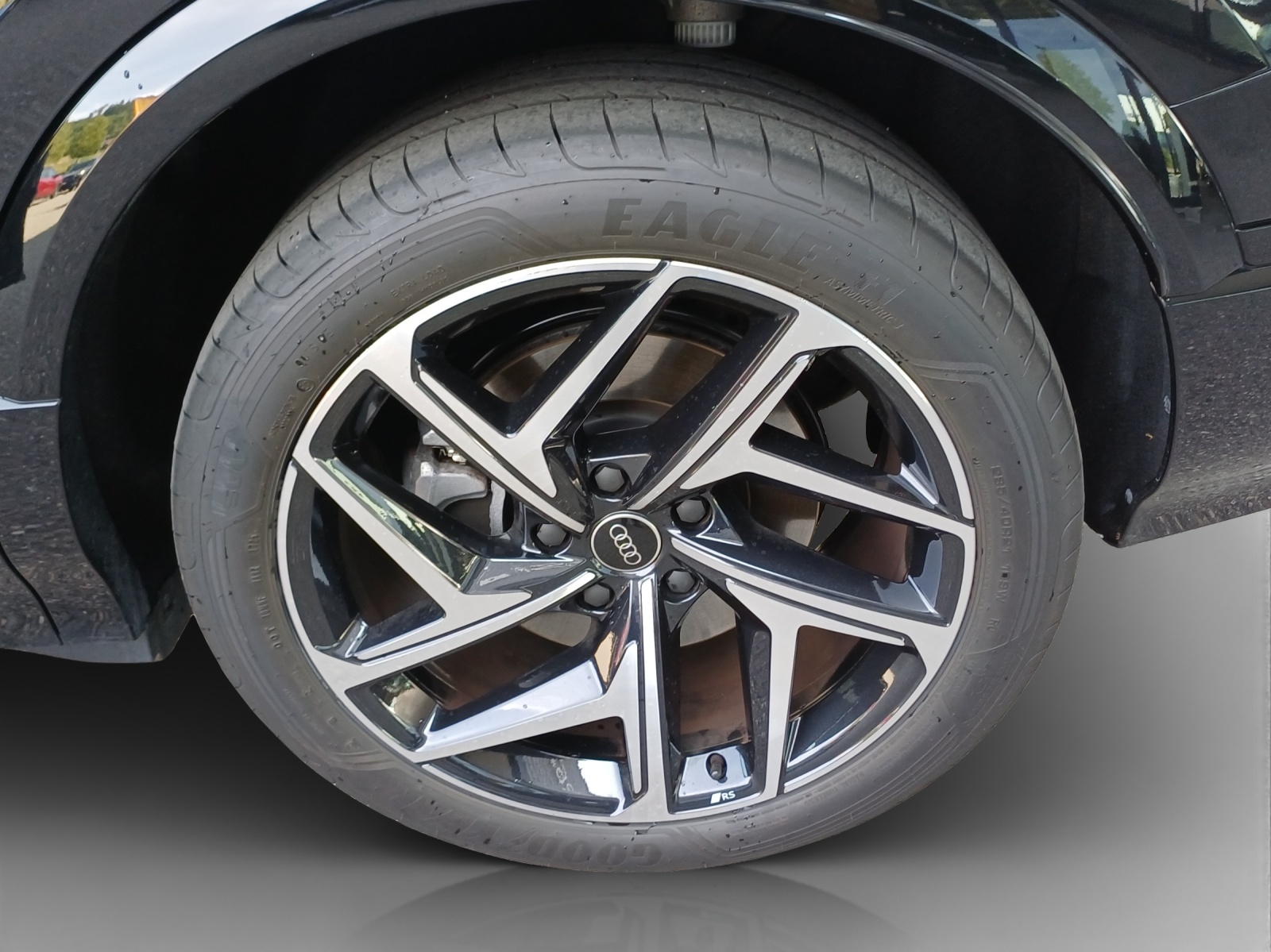 AUDI Q6 e-tron quattro-image-14