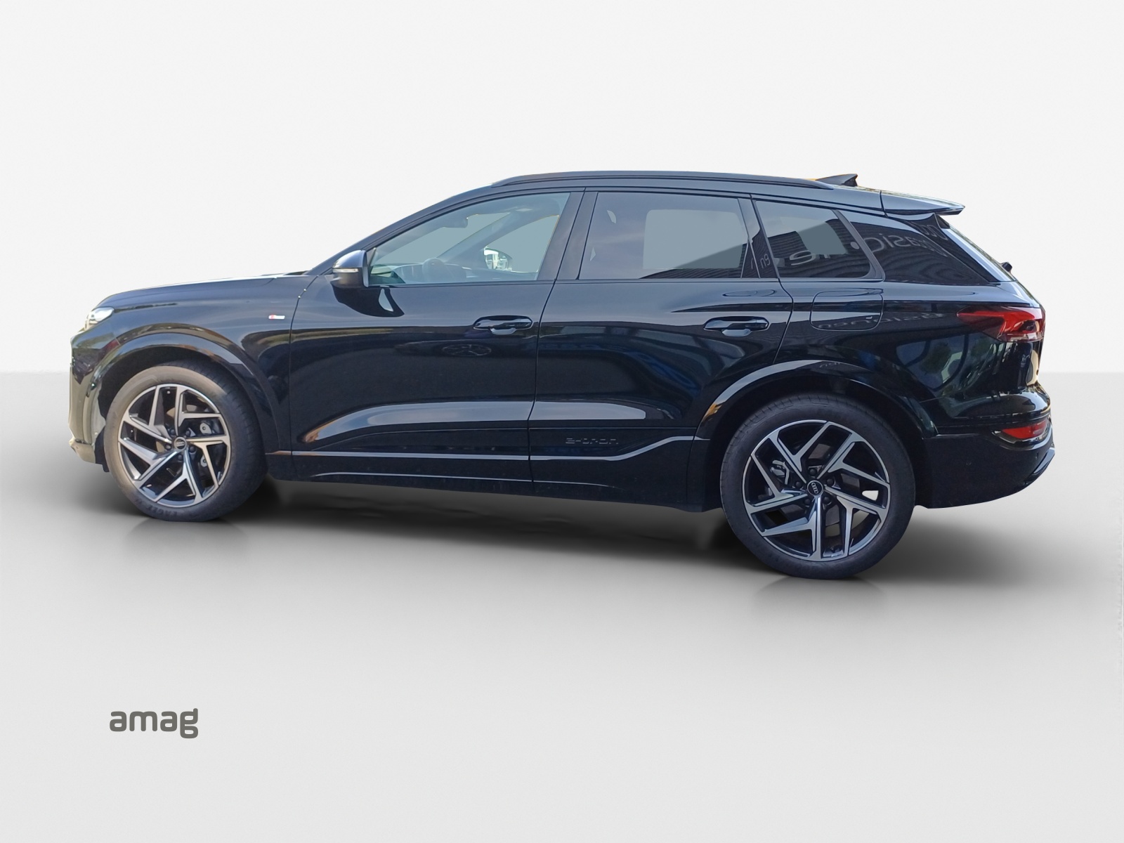 AUDI Q6 e-tron quattro-image-1