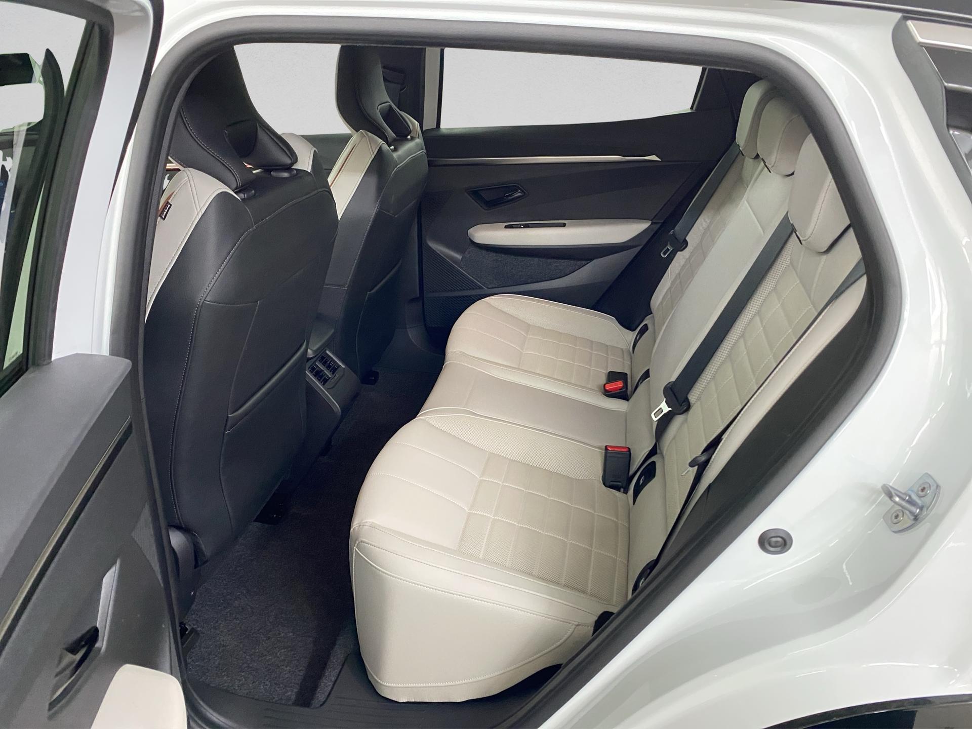 RENAULT Mégane E-TECH EV60 Iconic-image-14