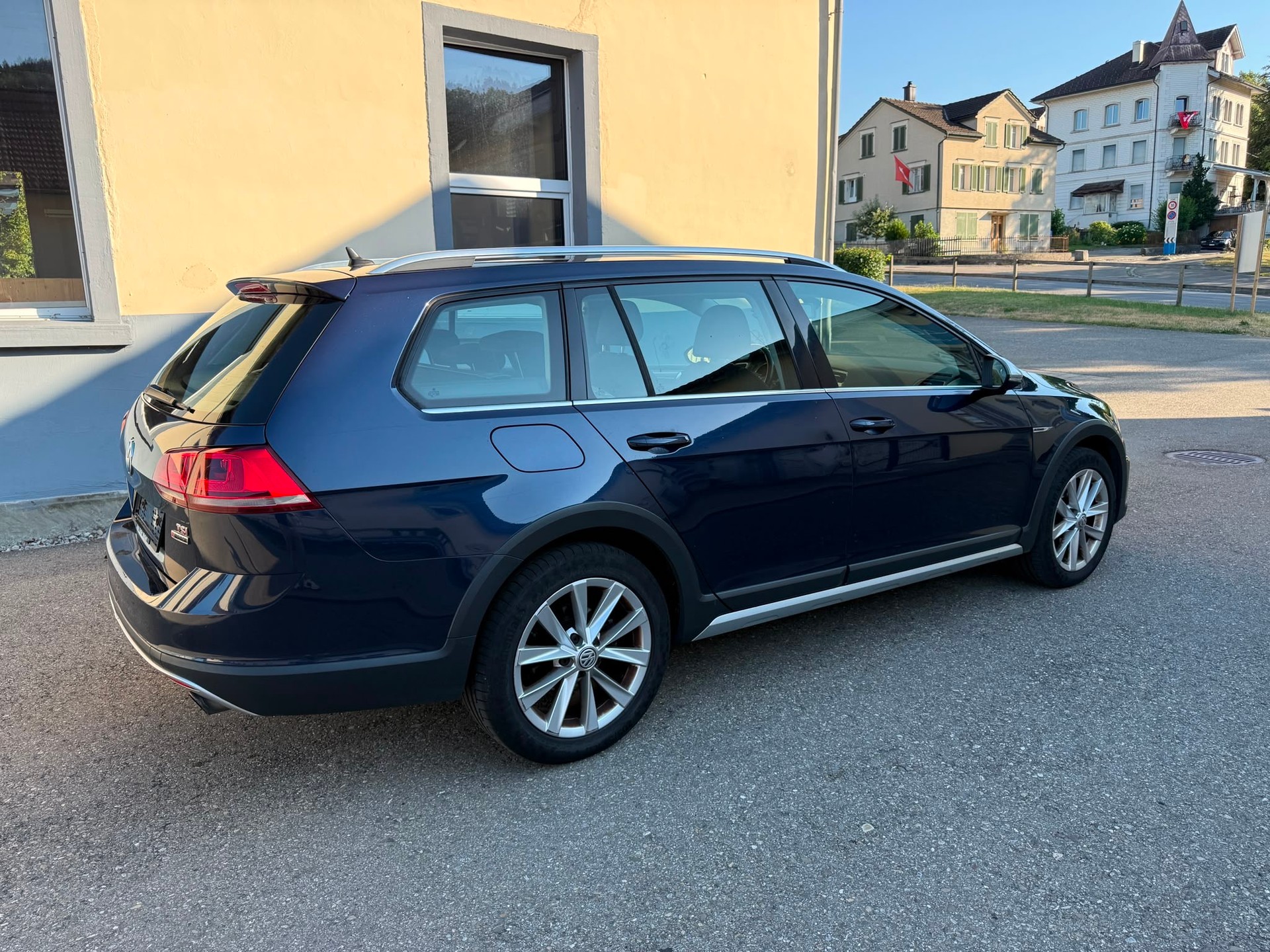 VW Golf 1.8 TSI Alltrack 4Motion-image-7