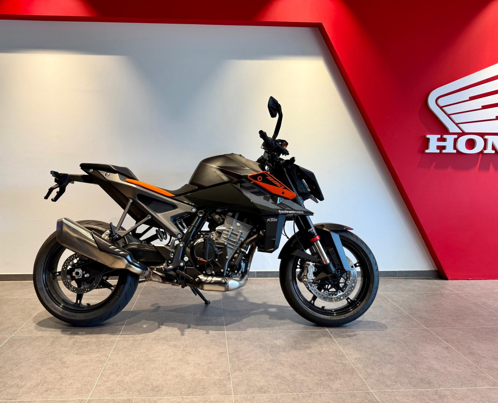KTM 990 Duke-showroom-element-1