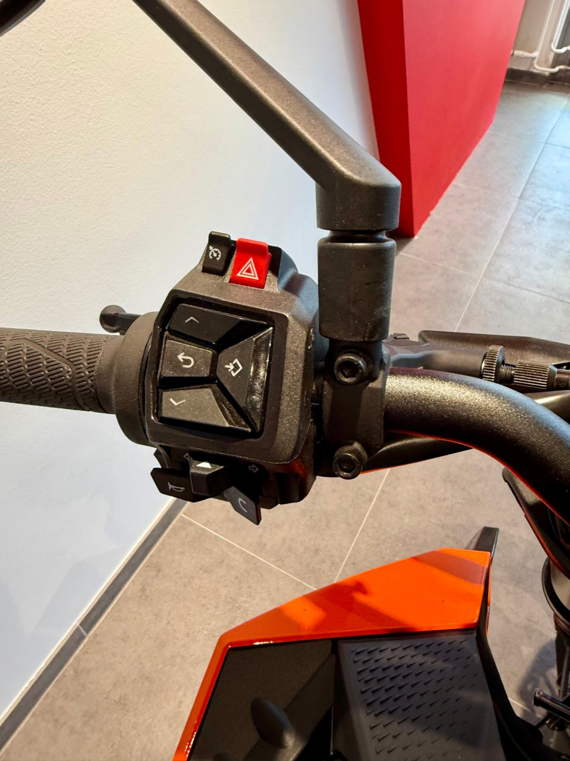 KTM 990 Duke-image-5