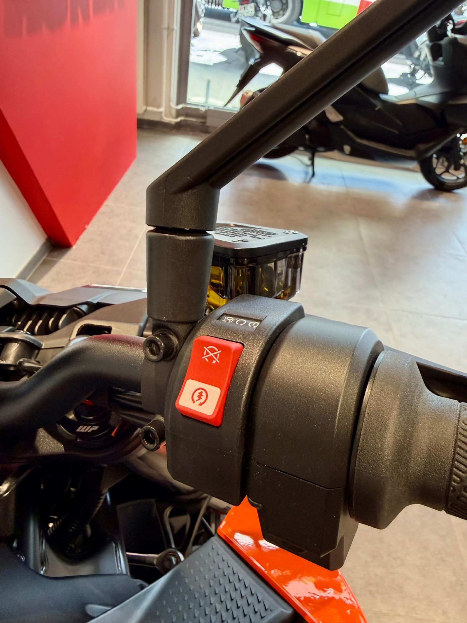 KTM 990 Duke-image-4