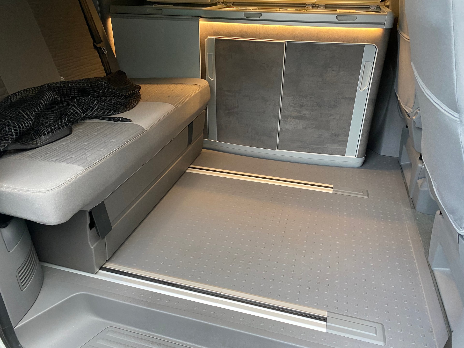 VW T6.1 California 2.0 TDI Ocean Liberty 4Motion DSG-image-11