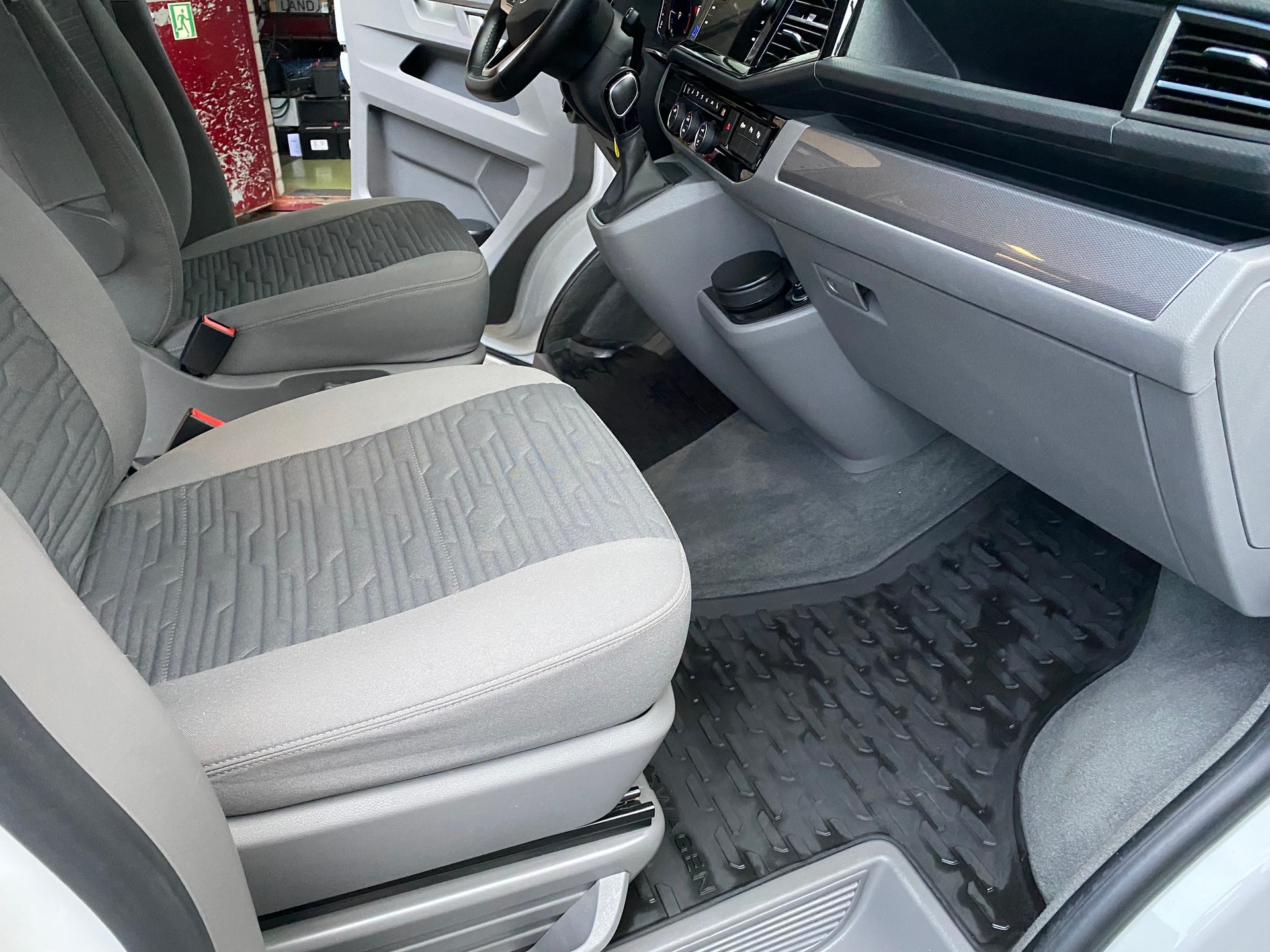 VW T6.1 California 2.0 TDI Ocean Liberty 4Motion DSG-image-7