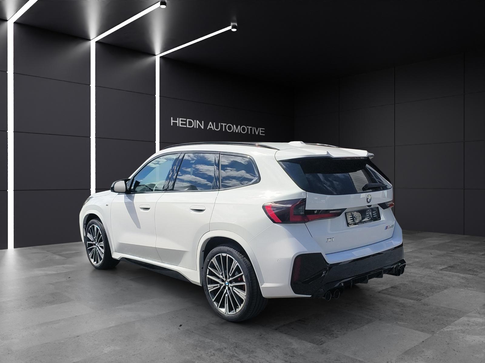 BMW X1 M35i-showroom-element-2