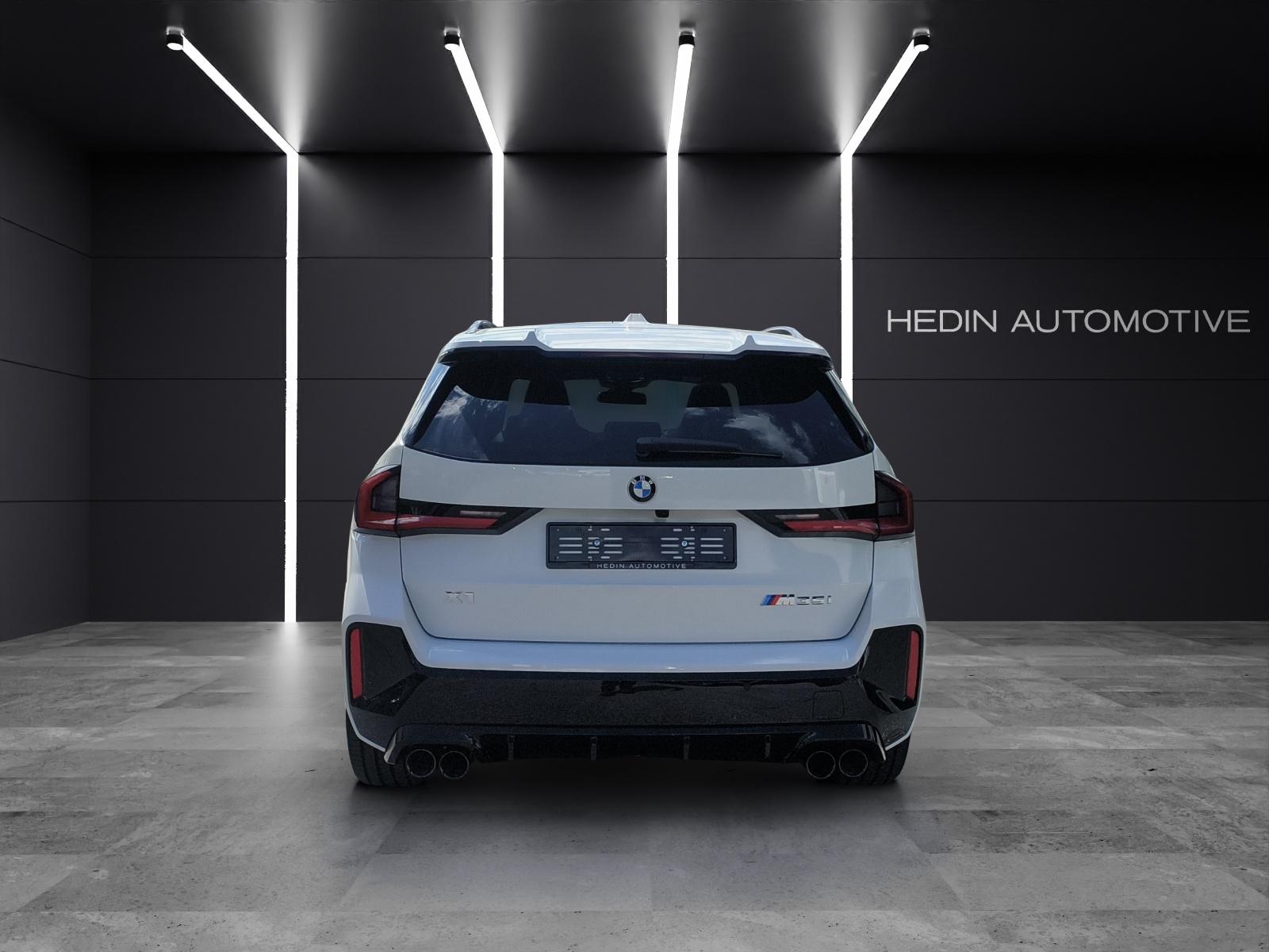BMW X1 M35i-showroom-element-3