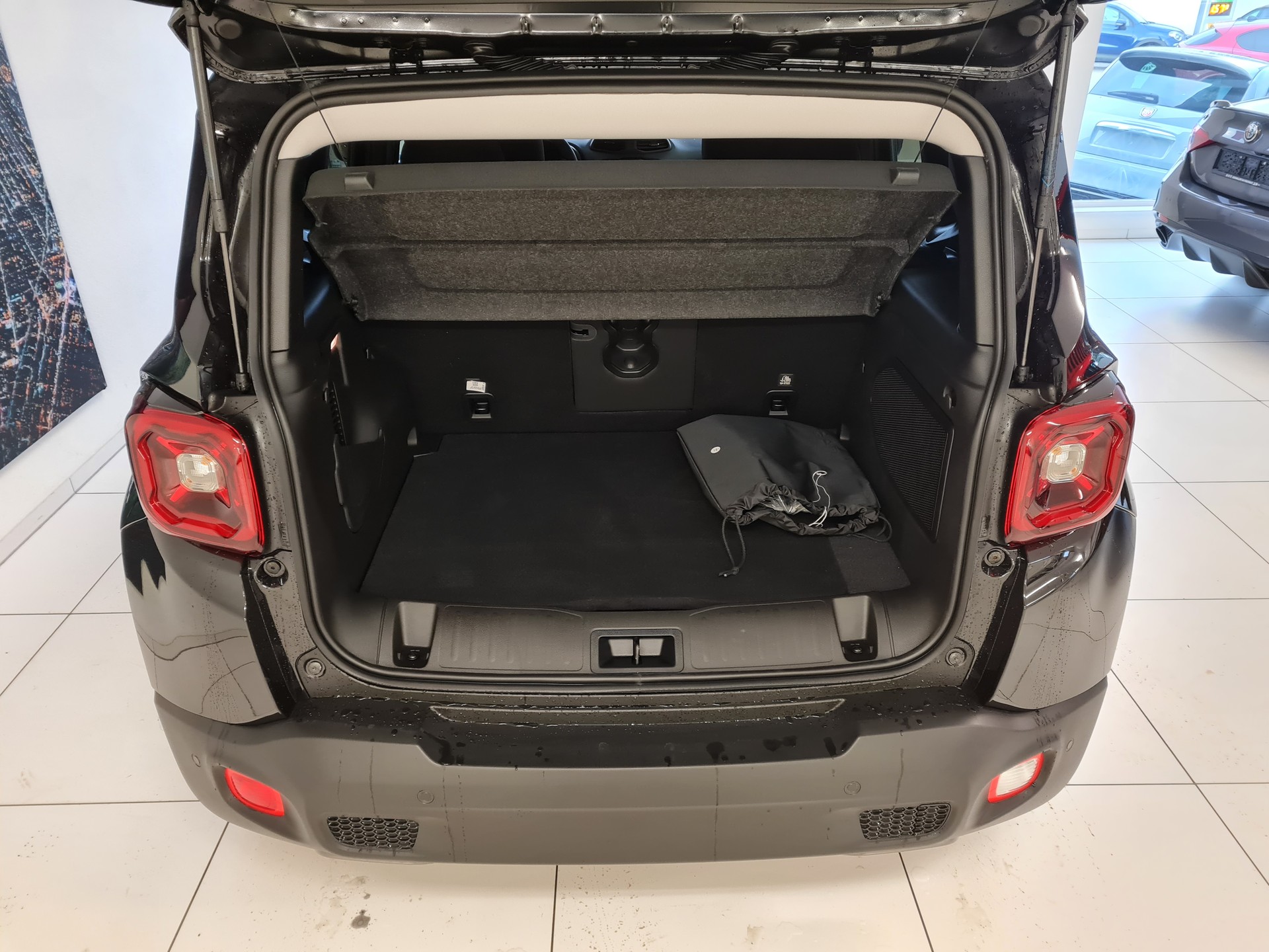 JEEP RENEGADE 1.3 Limited 4xe-image-5