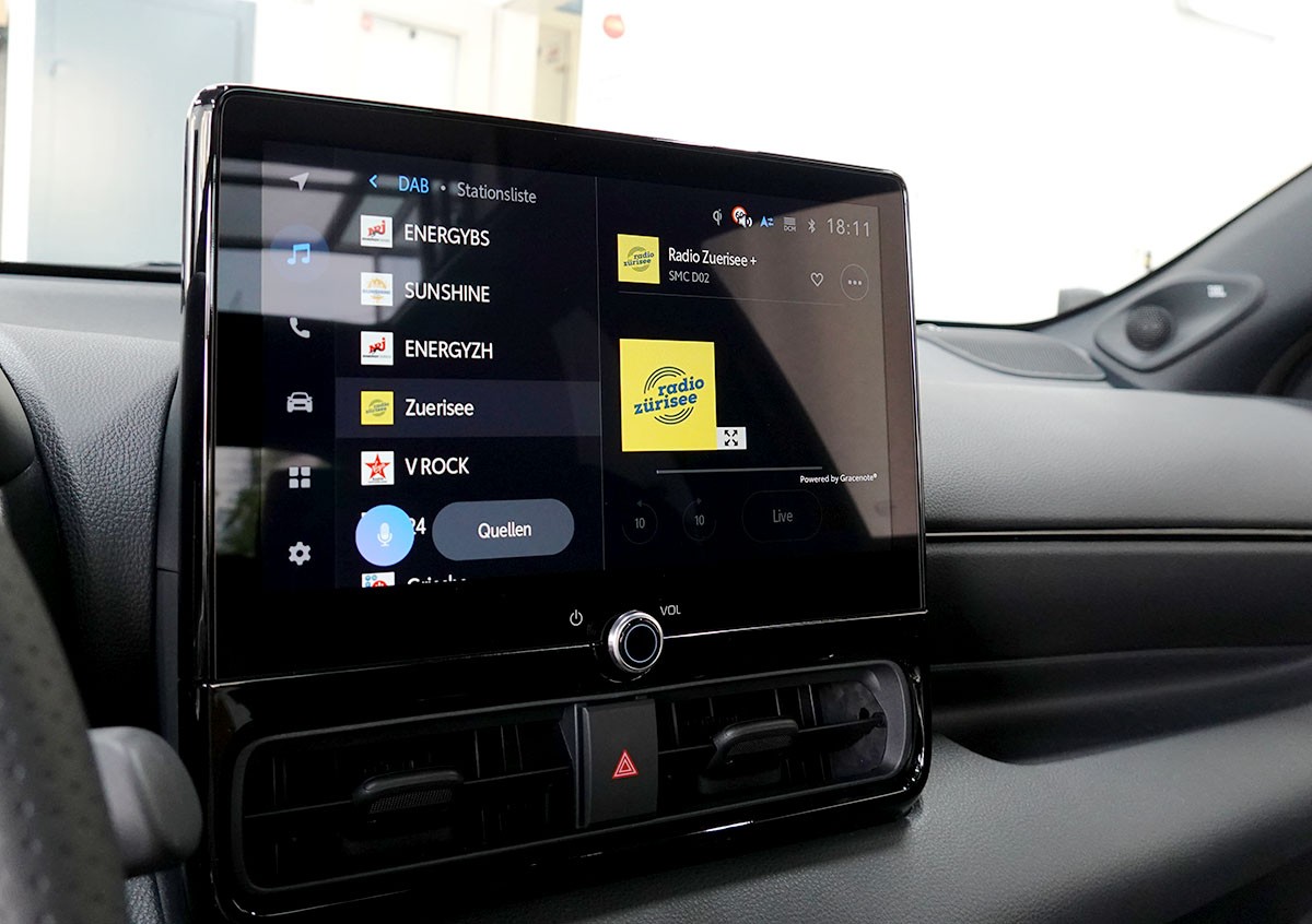 TOYOTA Yaris 1.5 GR Sport e-CVT Panoramaglasdach, JBL, Head-Up Display-image-10