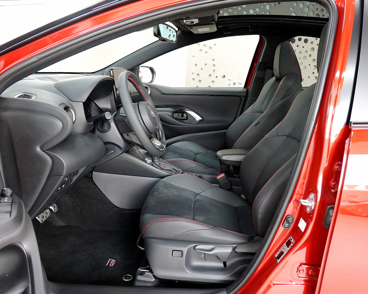 TOYOTA Yaris 1.5 GR Sport e-CVT Panoramaglasdach, JBL, Head-Up Display-image-6