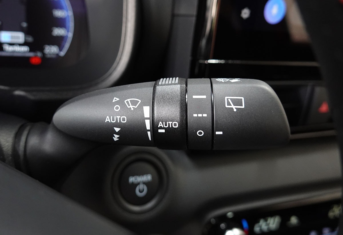 TOYOTA Yaris 1.5 GR Sport e-CVT Panoramaglasdach, JBL, Head-Up Display-image-16