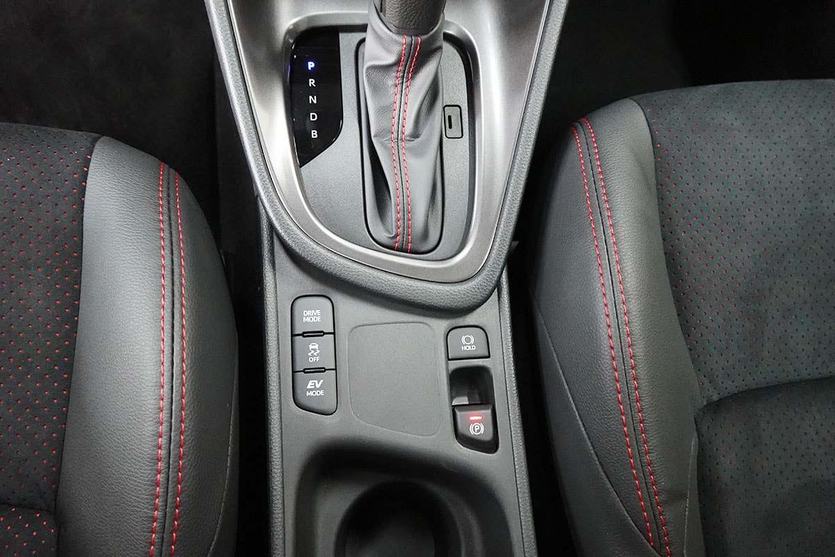 TOYOTA Yaris 1.5 GR Sport e-CVT Panoramaglasdach, JBL, Head-Up Display-image-18