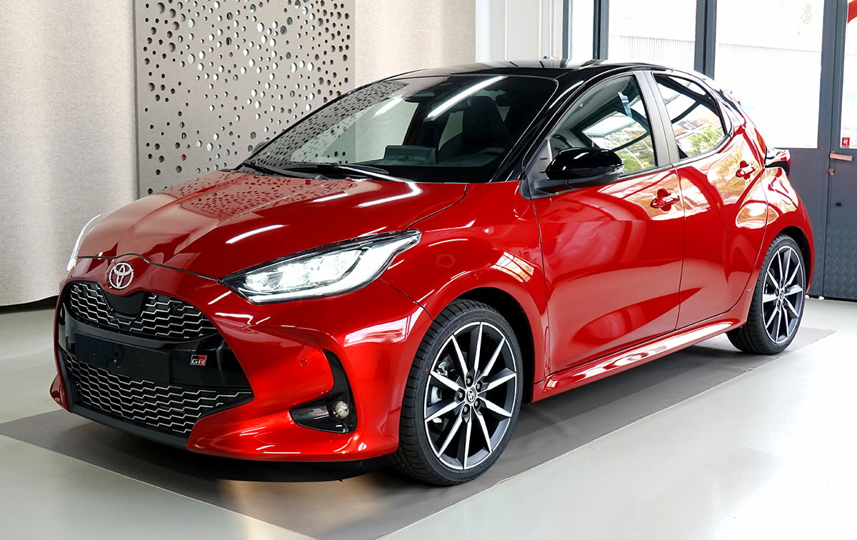 TOYOTA Yaris 1.5 GR Sport e-CVT Panoramaglasdach, JBL, Head-Up Display-image-0