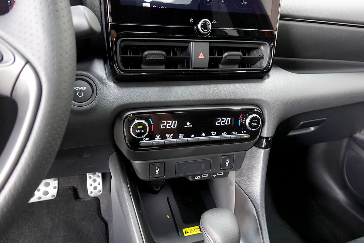 TOYOTA Yaris 1.5 GR Sport e-CVT Panoramaglasdach, JBL, Head-Up Display-image-11