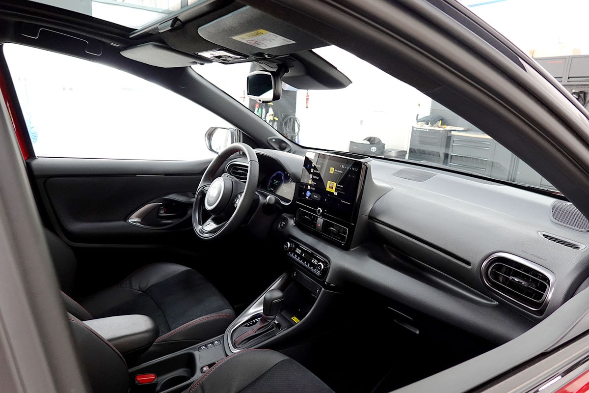 TOYOTA Yaris 1.5 GR Sport e-CVT Panoramaglasdach, JBL, Head-Up Display-image-5
